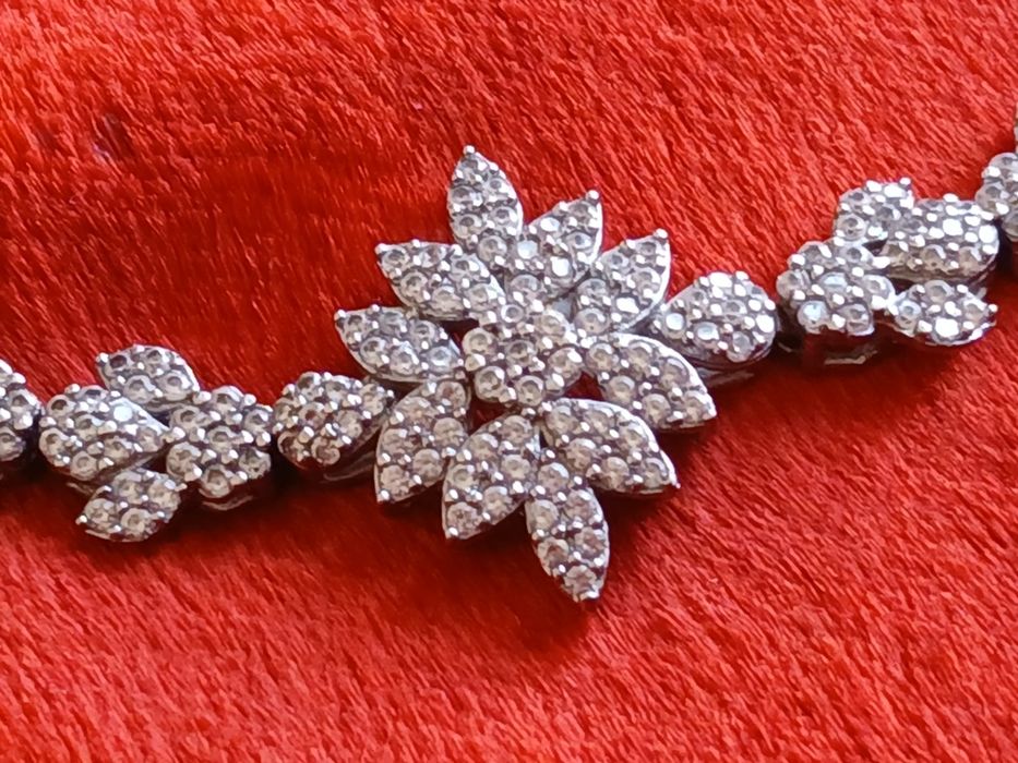 Браслет с нежными узорами из серебра