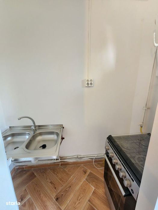Vand apartament  2 camere decomandat zona Lunei 56mp