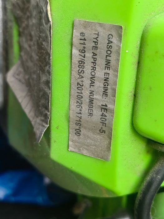 Продавам мотор за лодка бензинов