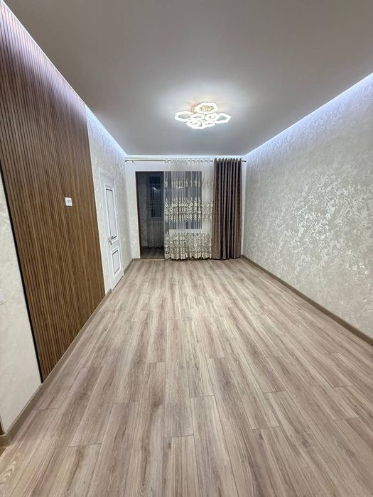 Юнусабад 11 квартал. Продается квартира  2/4/4