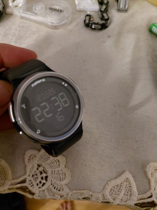 Ceas de mana puțin folosit