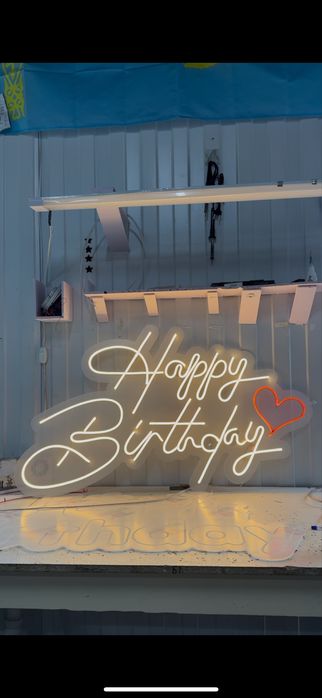 Неоновая вывеска