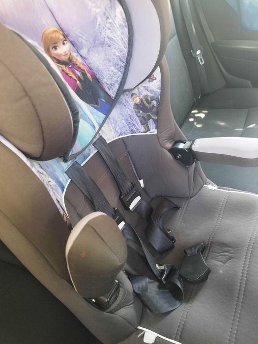Детско столче за кола Елза и Анна          " Frozen Disney"