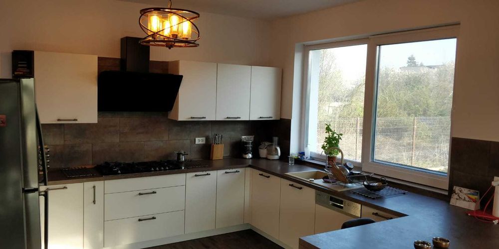 Casă modernă 3 camere de închiriat în Tunari