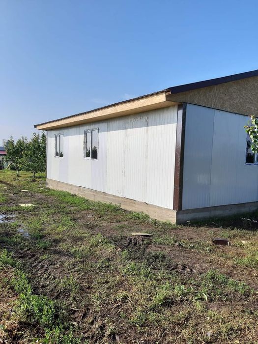 Construim case modulare din containere