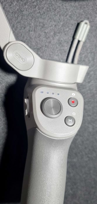 DJI Osmo Mobile 3 - Stabilizator 3 axe (X,Y,Z) - pentru mobile