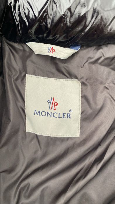 Moncler яке.