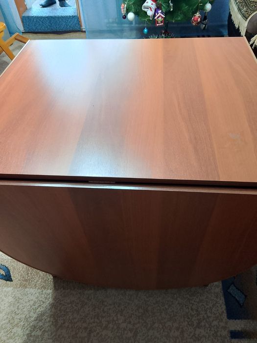 Продам деревянный стол