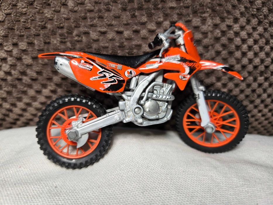 Лот камиони , колички и мотор