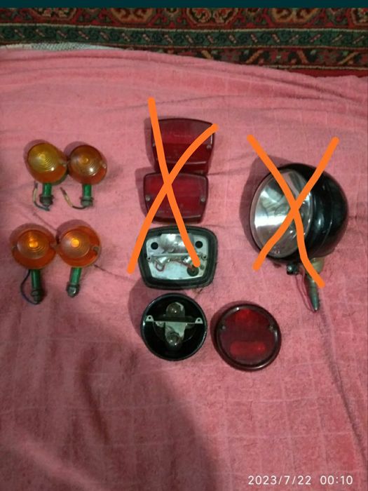 Поворотники,задний фонарь,передний фонарь.