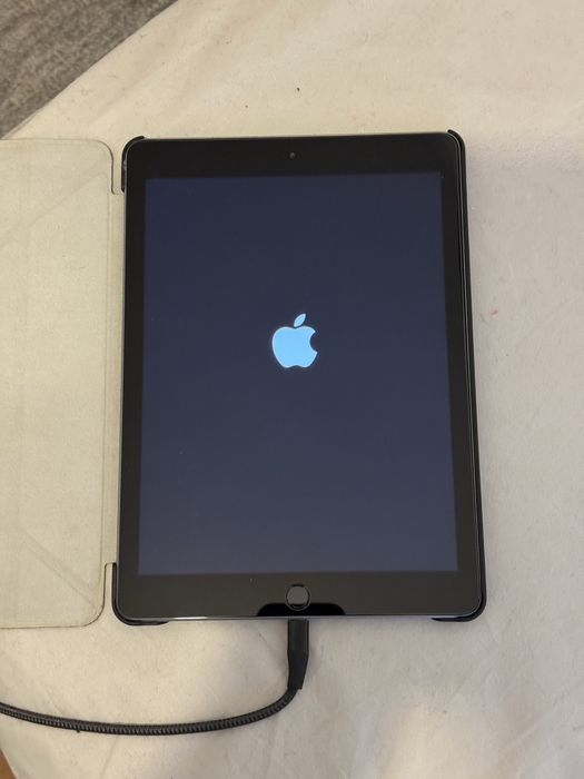 iPad A1893 defect pentru piese