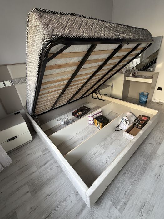 спальный гарнитур в хорошем состоянии!!!