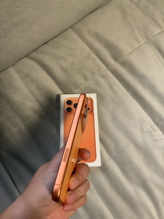 Iphone 17 pro max на гарантии акб 100