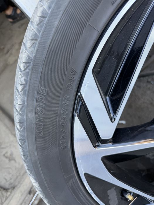235/45R18 yokohama
