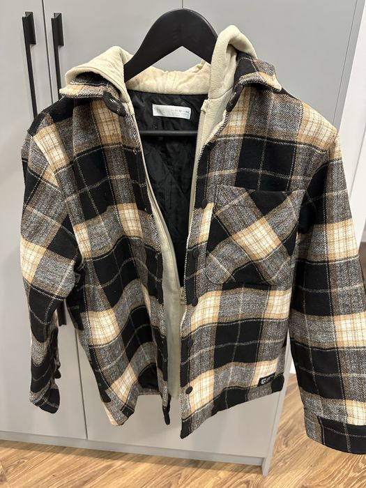 Продам бомбер на мальчика.