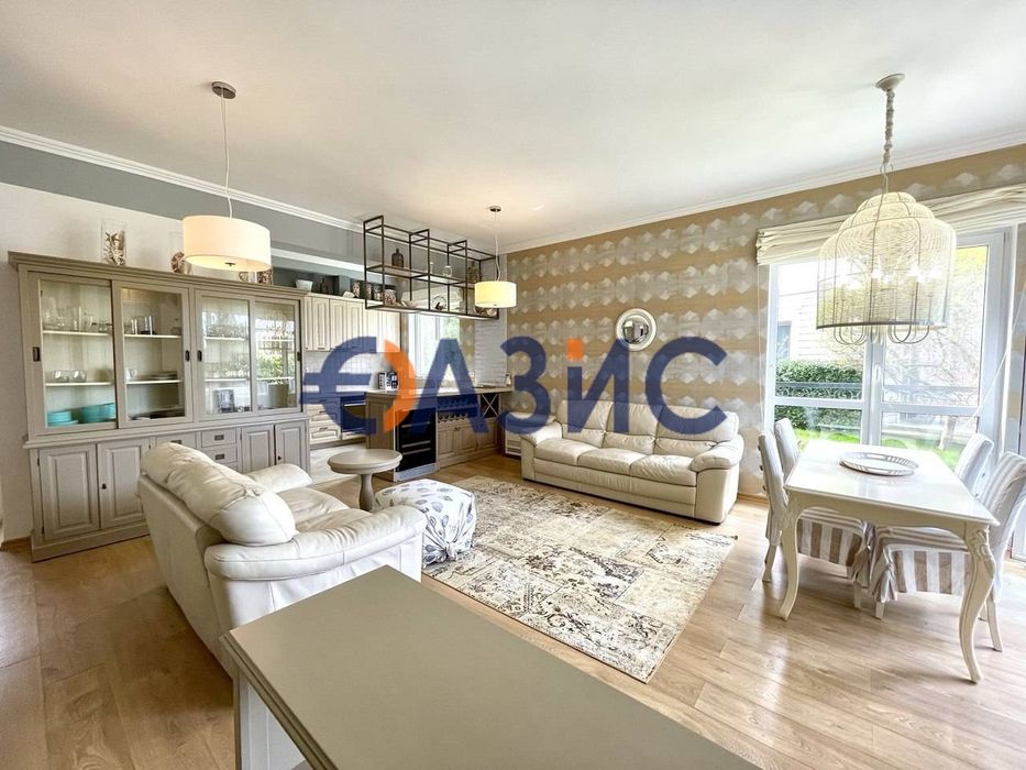 Луксозна триетажна къща край морето в комплекс "Олимпия", Созопол,