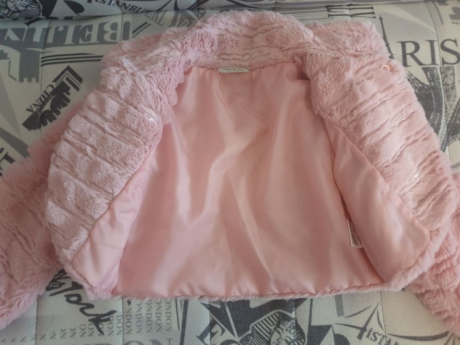 Продавам дрехи за момиче