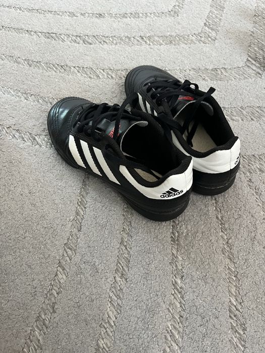 Ghete fotbal adidas marimea 31,5