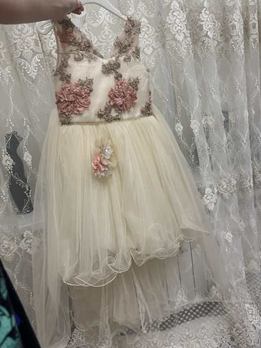 Продам платье все вместе за 30к(торг имеется)