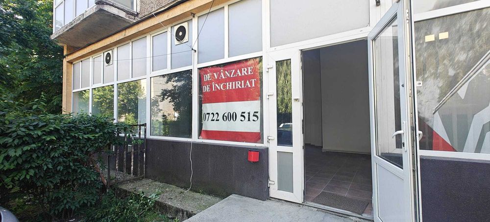 Showroom Spatiu Comercial Birou Salon Magazin - Vanzare sau Inchiriere - Arad - str Rodnei nr. 7-9, parter