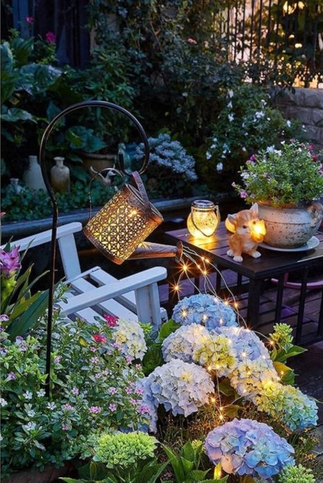 Градинска декоративна соларна лейка