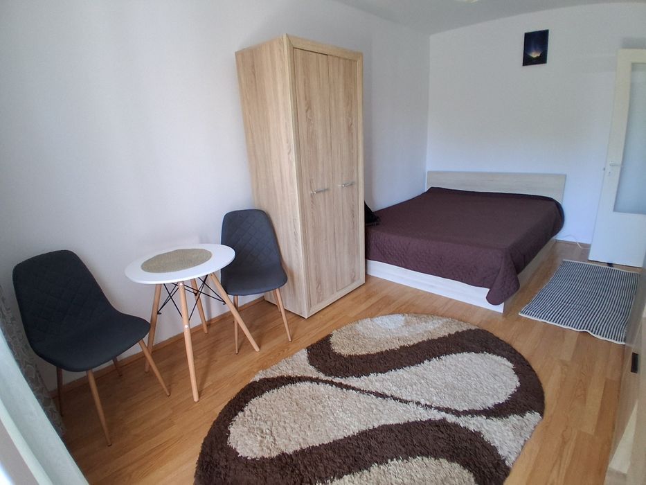 PF inchiriez garsoniera