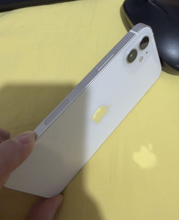 Продам iPhone 12 (128 GB) в отличном состоянии