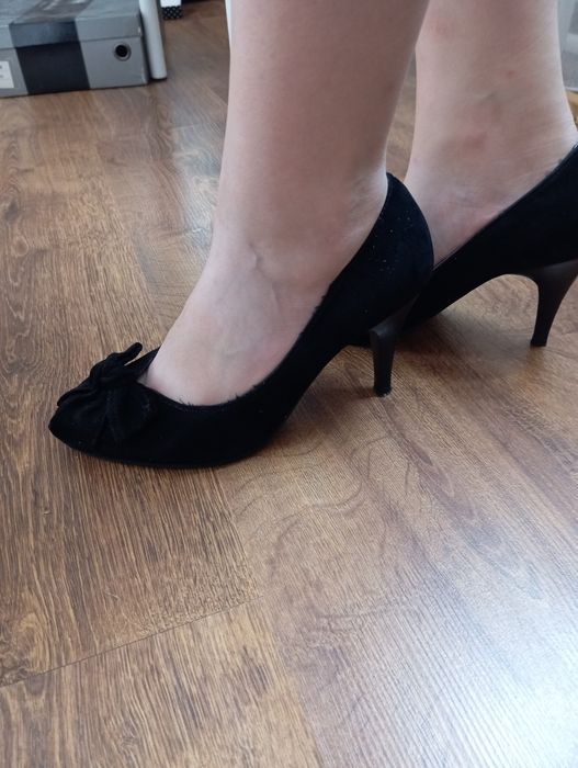 Аяк киімдер сатылады