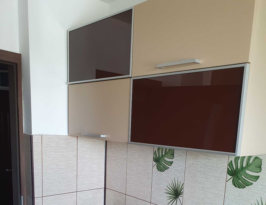 Vand 2 corpuri suspendate pentru bucatarie