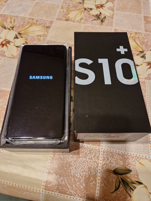 Телефон самсунг S10 plus