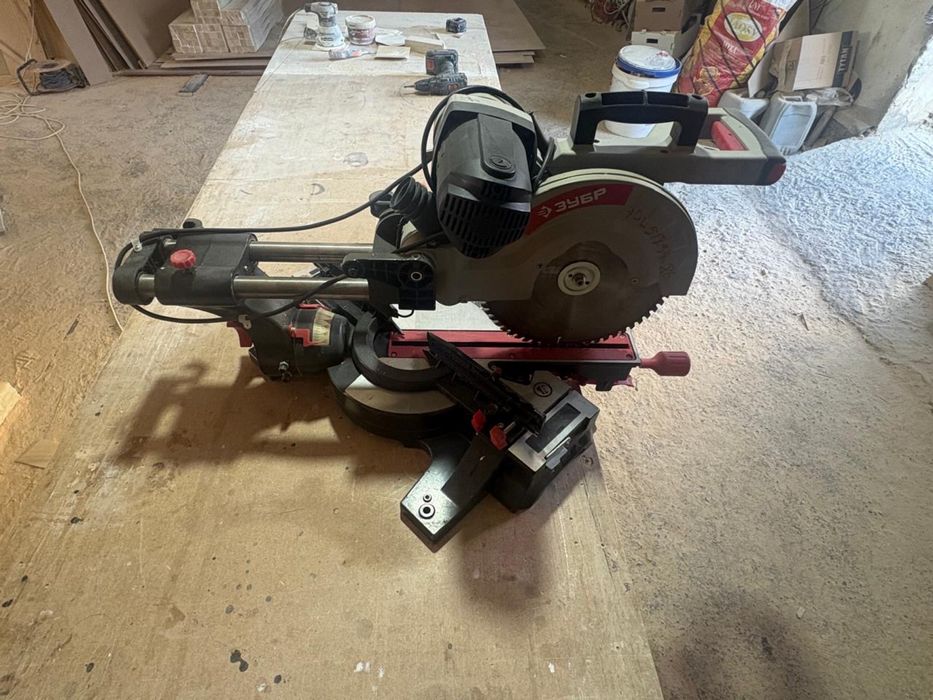 торцовочная пила Зубр