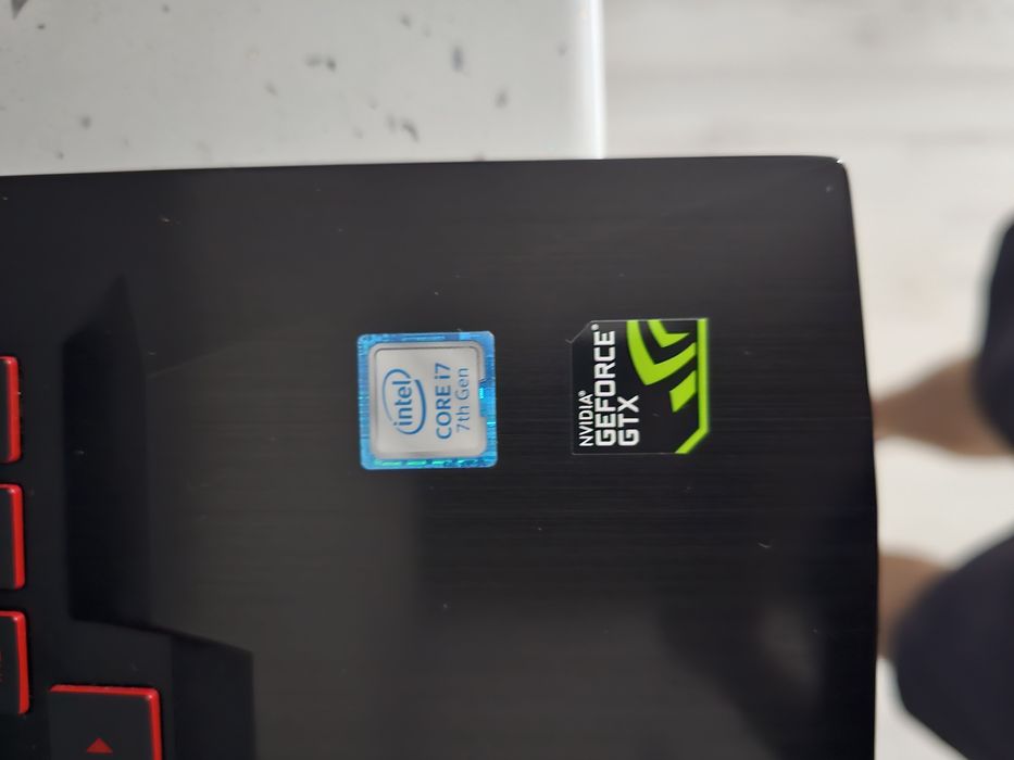 HP OMEN 17 -  17.3 144 hz / Intel I 7  / GTX 1060 ( 6gb) / 16 gb ram