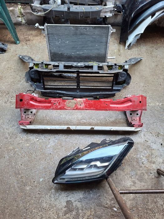 Far led trager  armatura bara radiator jaguar e pace