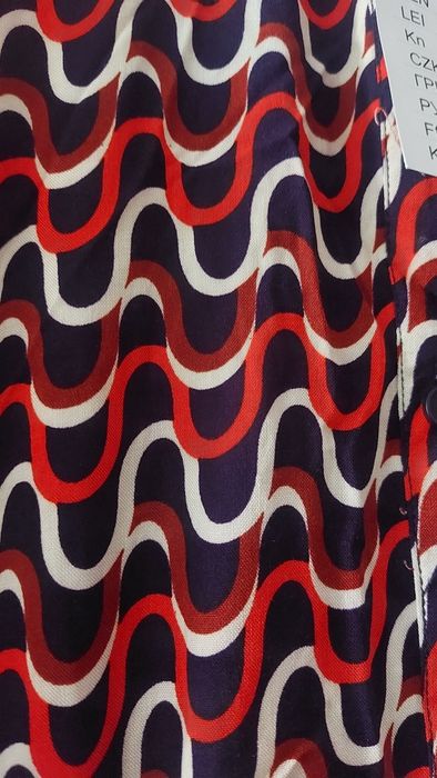 Рокля Sinsay с красиви цветове