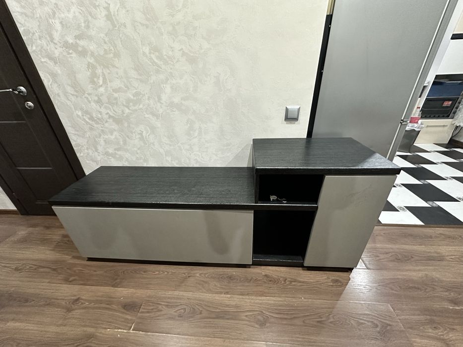 Продам тумбу под телевизор