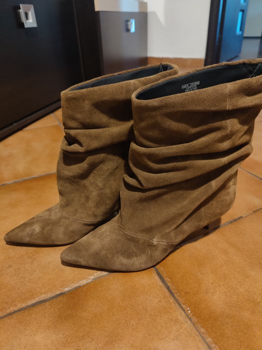 Botine din piele întoarsă ZARA