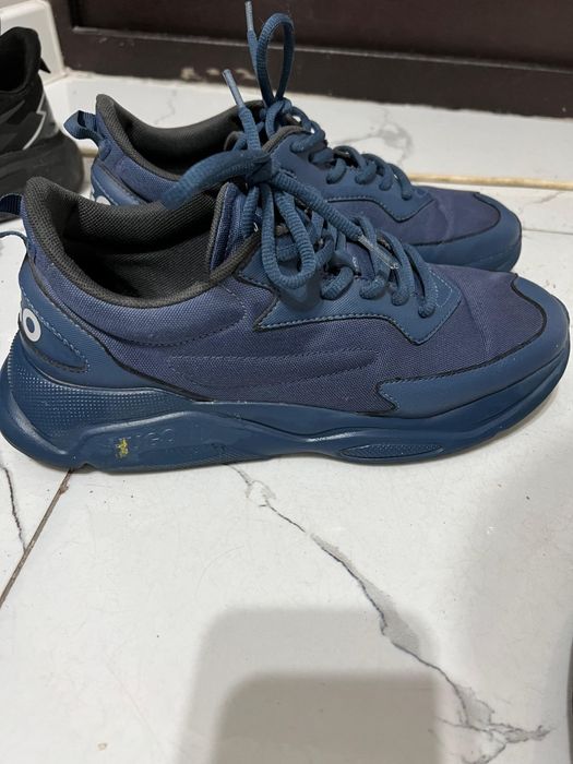 Кроссовки 20мыннан екеуы 40мын