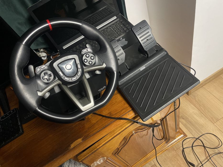 Volan gaming cu pedale