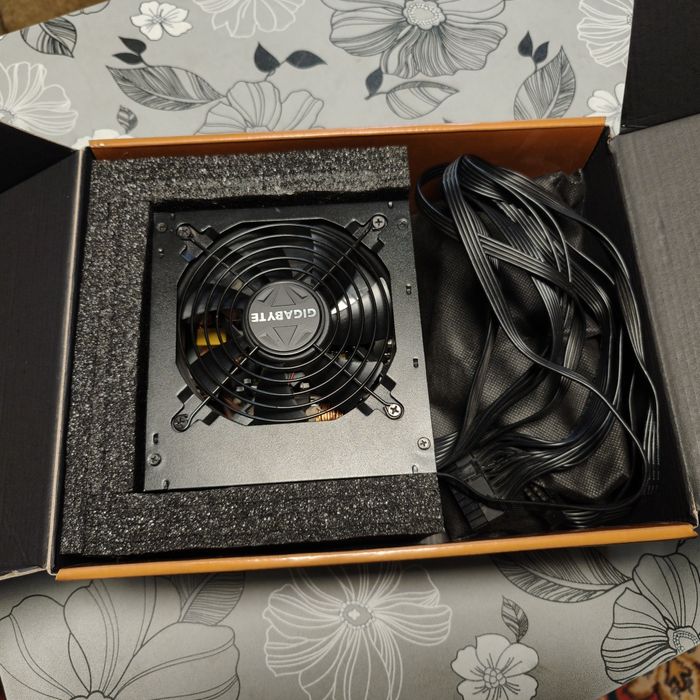 Блок питания 700W | Gigabyte B700H