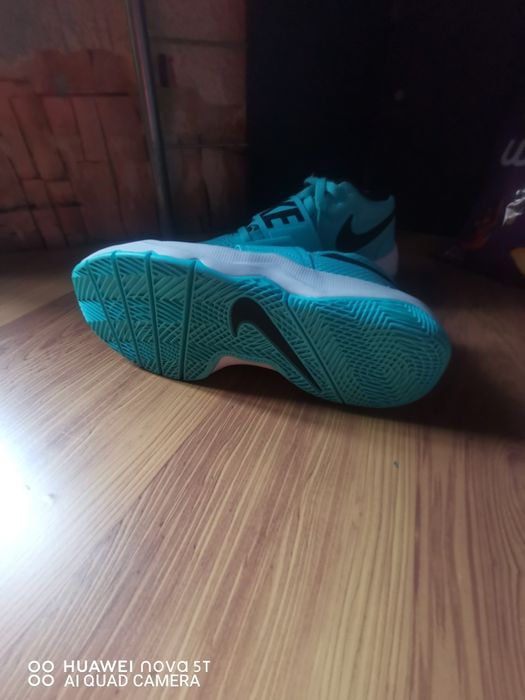 Adidași Nike team hustle d8.