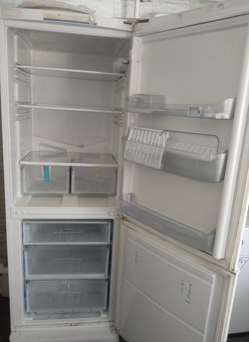 Холодильник Indesit