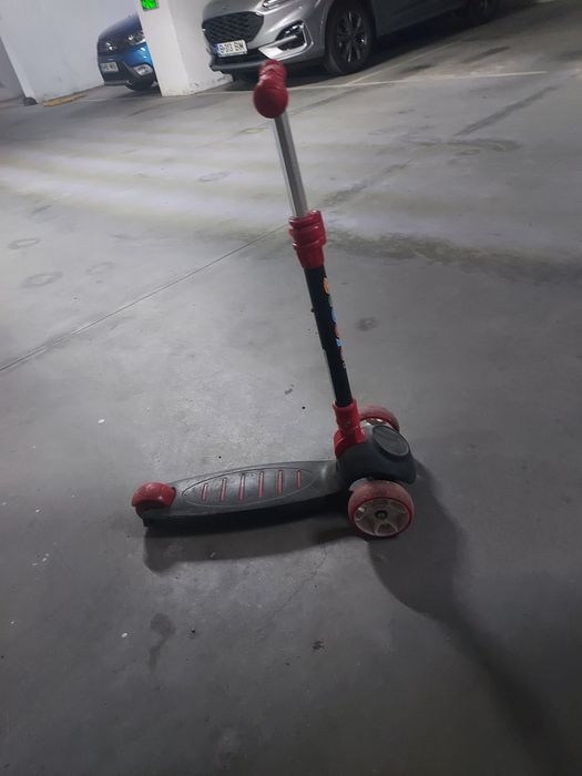 Vând trotineta și bicicleta în stare foarte bună fiecare. Mai mult prăfuite  la subteran decât utilizate. Se pot vinde împreună sau separat. Pret bun!