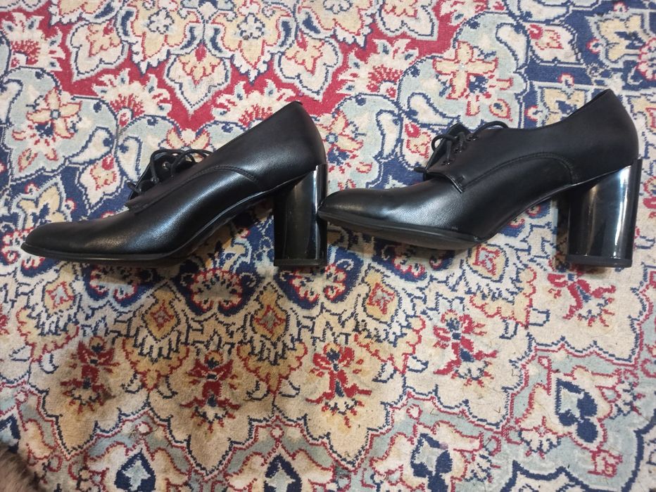 Кожаные чёрные ботильоны