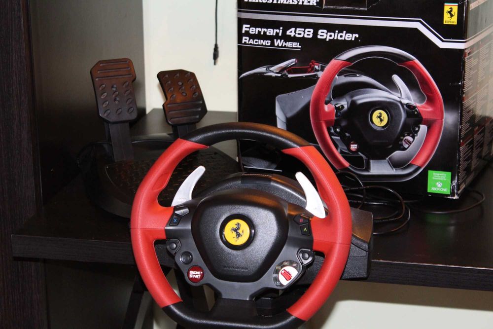Xbox One + Kinect – 19 jocuri – 3 controllere - Volan Ferrari 458