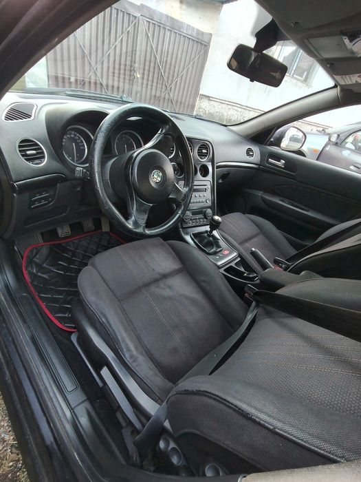 Vând Alfa Romeo 159