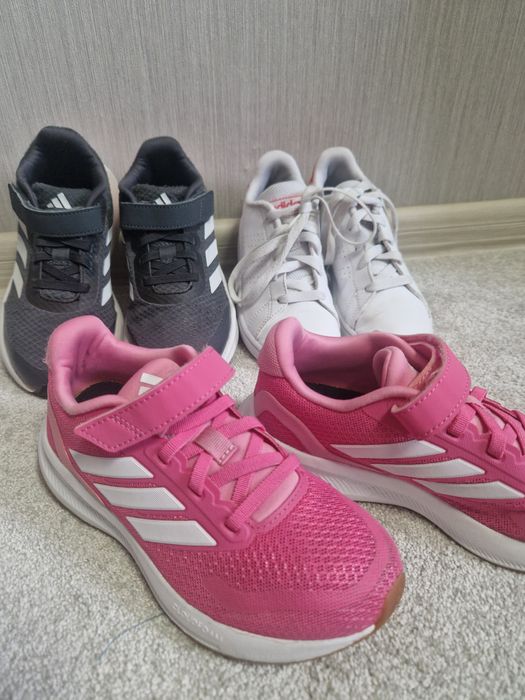 Маратонки Adidas за момиче, номер 30-31