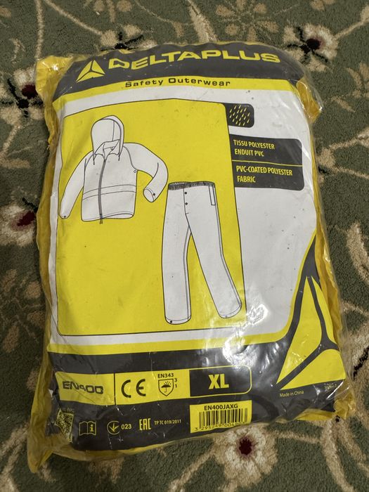 Продается комбез и дождевик