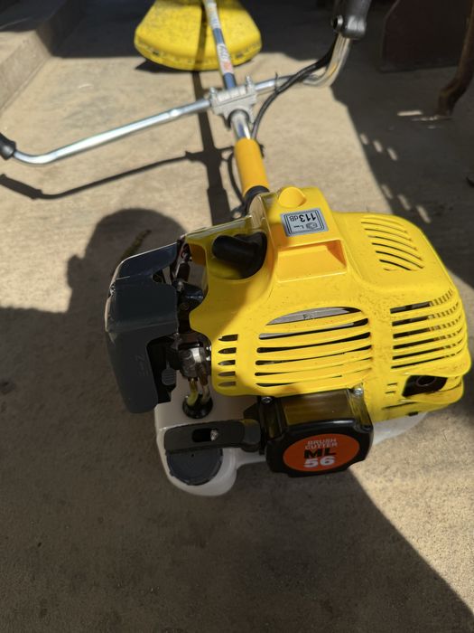Vand motocoasa pe benzia