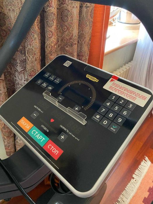 Продаётся велотренажёр Technogym (2023)