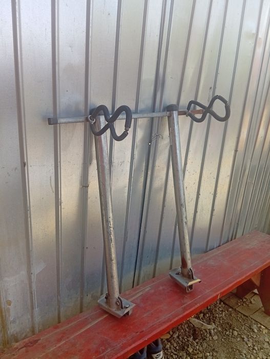 Vând suport biciclete